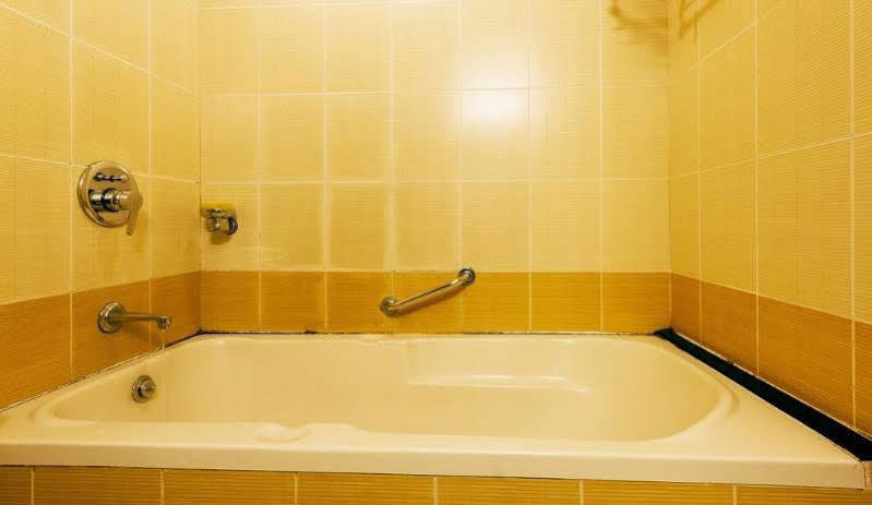 Hotel Gandharva Shivajinagar Пуна Экстерьер фото